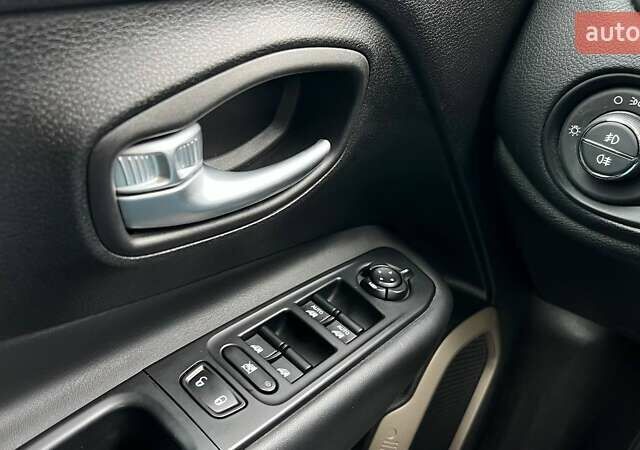 Джип Ренегат 2017 в Львове на Automoto.ua Серый Джип Ренегат, объемом двигателя 1.96 л и пробегом 80 тыс. км за 16900 $, фото 28 на Automoto.ua