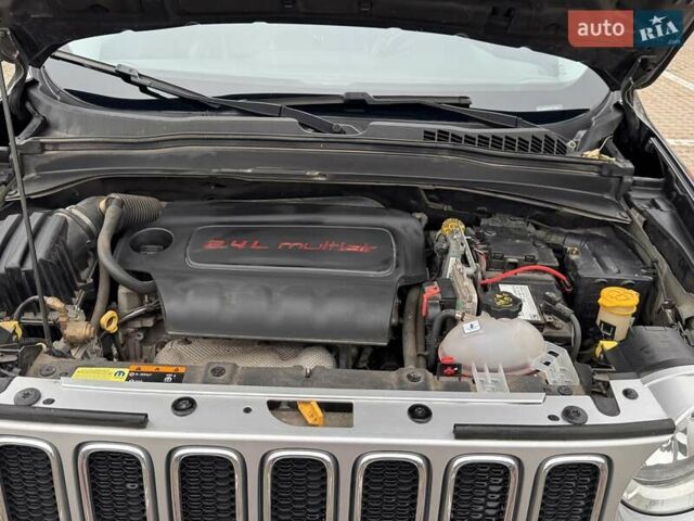 Серый Джип Ренегат, объемом двигателя 2.36 л и пробегом 233 тыс. км за 12900 $, фото 67 на Automoto.ua