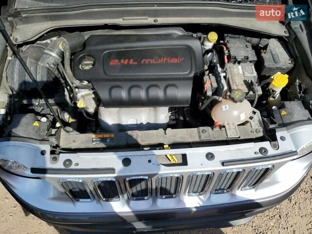 Сірий Джип Ренегат, об'ємом двигуна 2.36 л та пробігом 97 тис. км за 1700 $, фото 11 на Automoto.ua