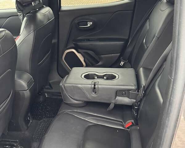 Серый Джип Ренегат, объемом двигателя 2.36 л и пробегом 233 тыс. км за 12900 $, фото 18 на Automoto.ua