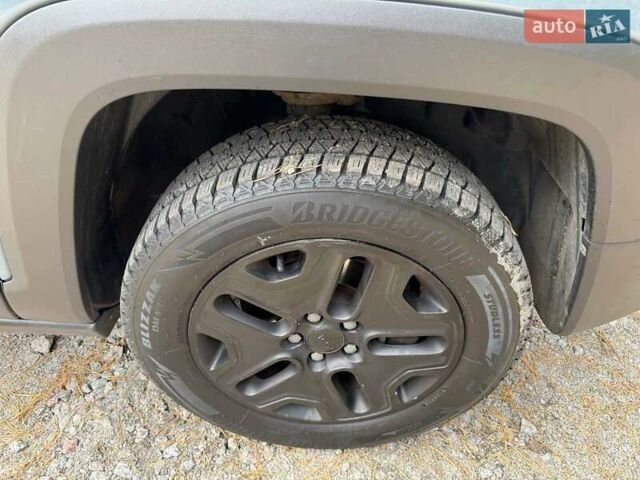 Серый Джип Ренегат, объемом двигателя 2.36 л и пробегом 72 тыс. км за 15334 $, фото 8 на Automoto.ua