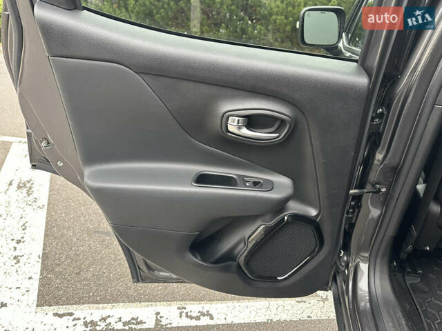 Сірий Джип Ренегат, об'ємом двигуна 2.36 л та пробігом 53 тис. км за 13200 $, фото 17 на Automoto.ua