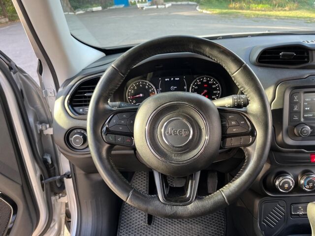 Серый Джип Ренегат, объемом двигателя 2.4 л и пробегом 106 тыс. км за 13490 $, фото 4 на Automoto.ua