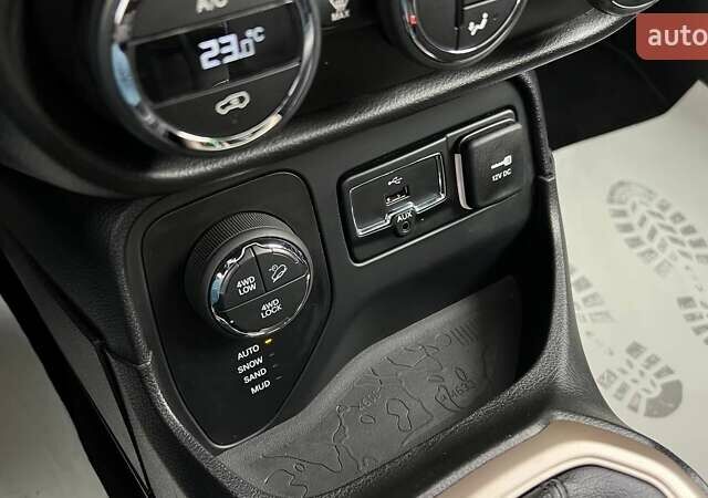 Джип Ренегат 2017 в Львове на Automoto.ua Серый Джип Ренегат, объемом двигателя 1.96 л и пробегом 80 тыс. км за 16900 $, фото 20 на Automoto.ua