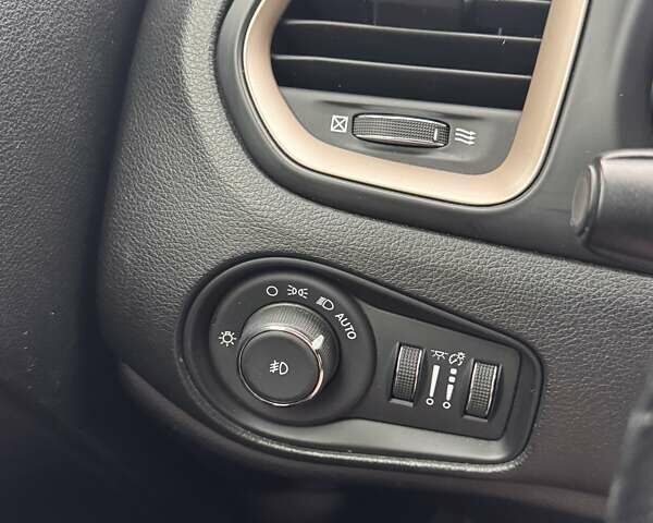 Серый Джип Ренегат, объемом двигателя 2.36 л и пробегом 233 тыс. км за 12900 $, фото 53 на Automoto.ua