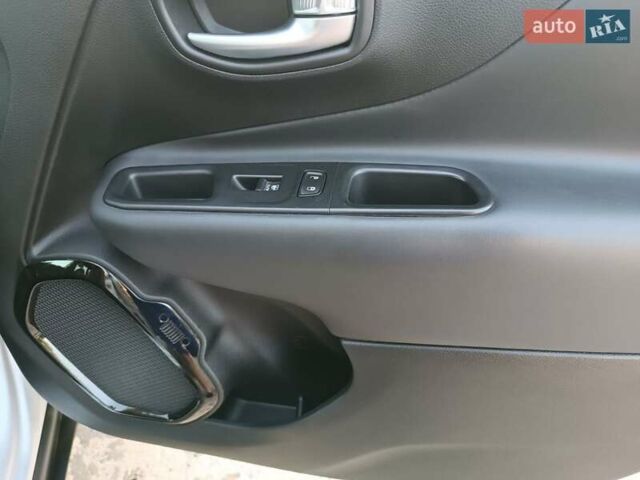 Джип Ренегат 2017 в Полтаве на Automoto.ua Серый Джип Ренегат, объемом двигателя 2.4 л и пробегом 109 тыс. км за 14650 $, фото 16 на Automoto.ua
