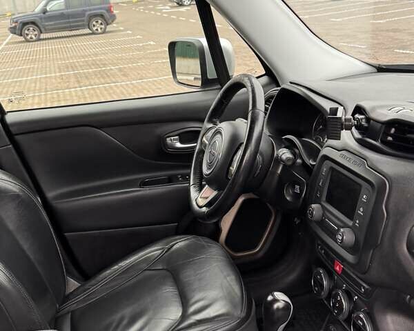 Серый Джип Ренегат, объемом двигателя 2.36 л и пробегом 233 тыс. км за 12900 $, фото 56 на Automoto.ua