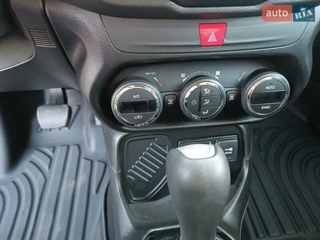 Джип Ренегат 2017 в Полтаве на Automoto.ua Серый Джип Ренегат, объемом двигателя 2.4 л и пробегом 109 тыс. км за 14650 $, фото 31 на Automoto.ua