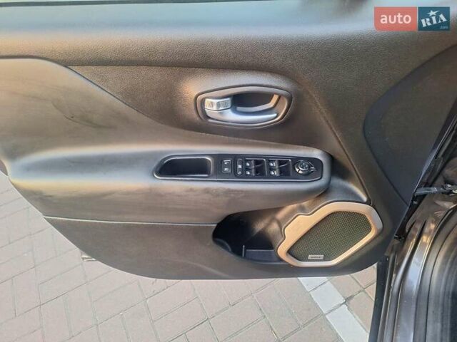 Серый Джип Ренегат, объемом двигателя 2.36 л и пробегом 155 тыс. км за 10650 $, фото 45 на Automoto.ua
