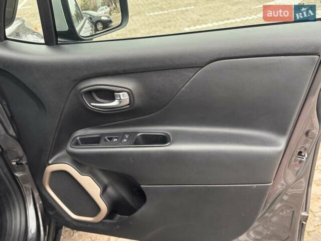 Серый Джип Ренегат, объемом двигателя 2.36 л и пробегом 233 тыс. км за 12900 $, фото 29 на Automoto.ua