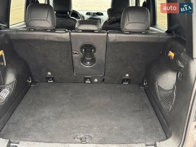 Серый Джип Ренегат, объемом двигателя 2.36 л и пробегом 233 тыс. км за 12900 $, фото 6 на Automoto.ua