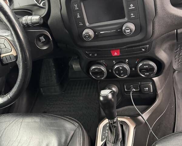 Серый Джип Ренегат, объемом двигателя 2.36 л и пробегом 233 тыс. км за 12900 $, фото 58 на Automoto.ua