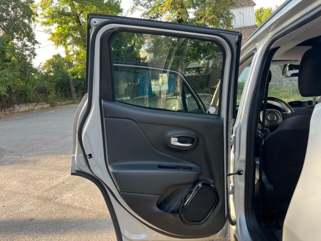 Серый Джип Ренегат, объемом двигателя 2.4 л и пробегом 106 тыс. км за 13490 $, фото 23 на Automoto.ua