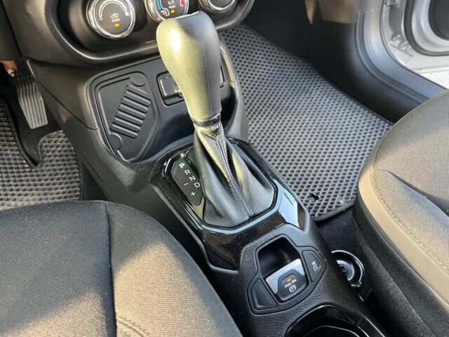 Серый Джип Ренегат, объемом двигателя 2.4 л и пробегом 106 тыс. км за 13490 $, фото 5 на Automoto.ua