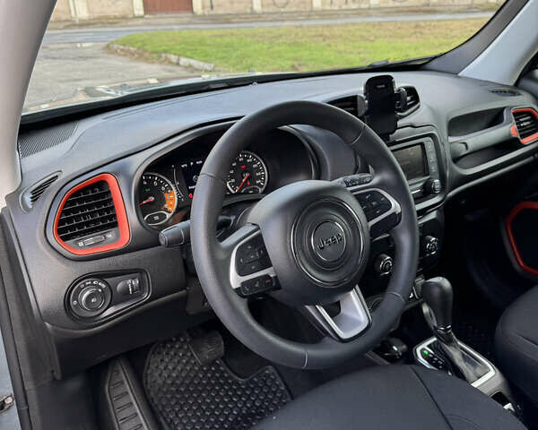 Джип Ренегат 2018 в Киеве на Automoto.ua Серый Джип Ренегат, объемом двигателя 2.36 л и пробегом 117 тыс. км за 14800 $, фото 13 на Automoto.ua