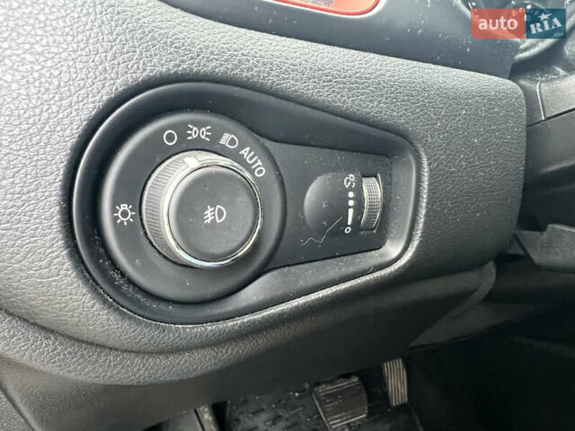 Серый Джип Ренегат, объемом двигателя 2.36 л и пробегом 155 тыс. км за 12500 $, фото 11 на Automoto.ua