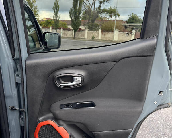 Джип Ренегат 2018 в Киеве на Automoto.ua Серый Джип Ренегат, объемом двигателя 2.36 л и пробегом 117 тыс. км за 14800 $, фото 20 на Automoto.ua