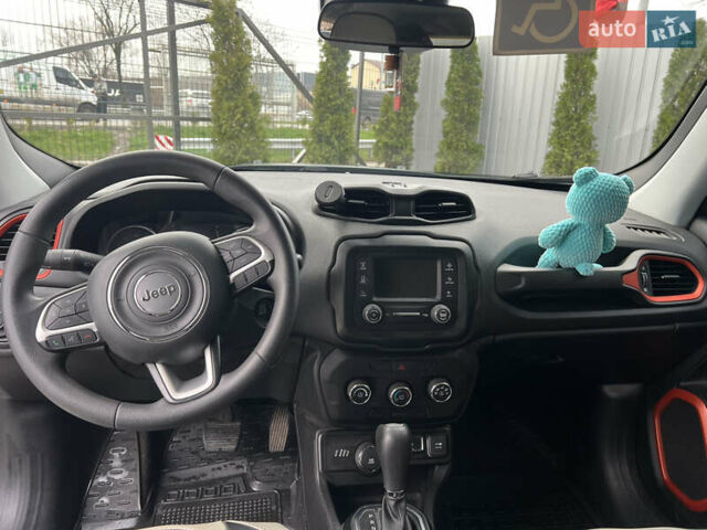 Серый Джип Ренегат, объемом двигателя 2.36 л и пробегом 155 тыс. км за 12500 $, фото 7 на Automoto.ua