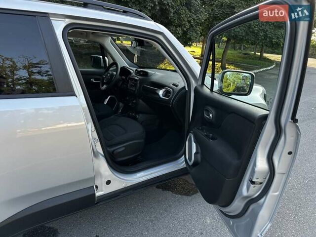 Серый Джип Ренегат, объемом двигателя 2.36 л и пробегом 72 тыс. км за 13500 $, фото 14 на Automoto.ua