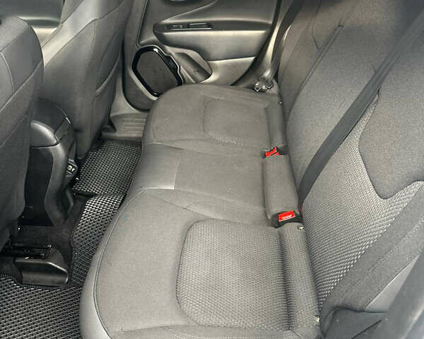 Джип Ренегат 2018 у Києві на Automoto.ua Сірий Джип Ренегат, об'ємом двигуна 2.36 л та пробігом 220 тис. км за 10500 $, фото 2 на Automoto.ua