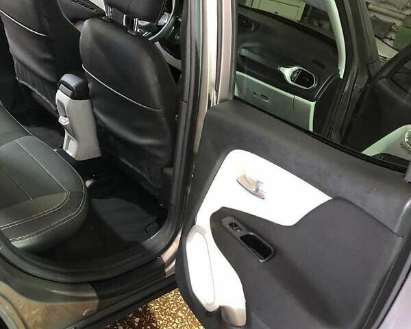 Серый Джип Ренегат, объемом двигателя 2.36 л и пробегом 133 тыс. км за 12700 $, фото 6 на Automoto.ua