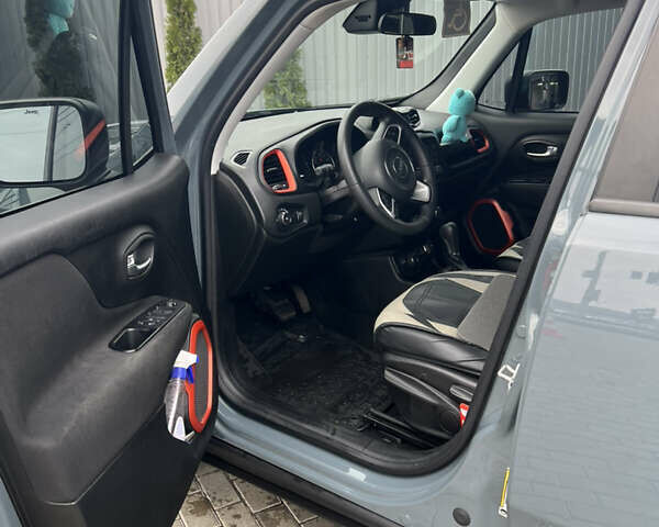 Серый Джип Ренегат, объемом двигателя 2.36 л и пробегом 155 тыс. км за 12500 $, фото 6 на Automoto.ua