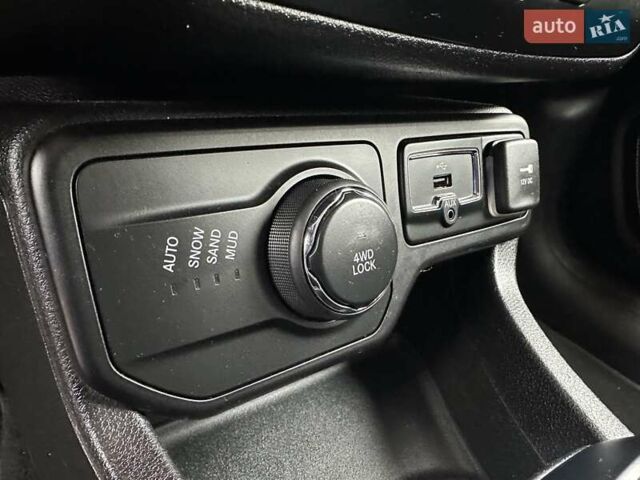 Серый Джип Ренегат, объемом двигателя 2.36 л и пробегом 105 тыс. км за 15999 $, фото 27 на Automoto.ua