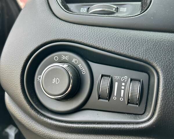 Серый Джип Ренегат, объемом двигателя 2.36 л и пробегом 81 тыс. км за 13700 $, фото 23 на Automoto.ua