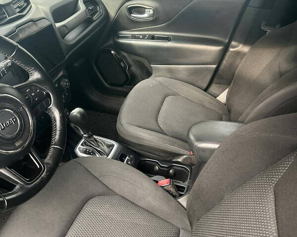 Джип Ренегат 2018 у Києві на Automoto.ua Сірий Джип Ренегат, об'ємом двигуна 2.36 л та пробігом 220 тис. км за 10500 $, фото 1 на Automoto.ua