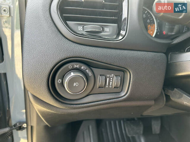 Серый Джип Ренегат, объемом двигателя 2.36 л и пробегом 21 тыс. км за 15200 $, фото 6 на Automoto.ua