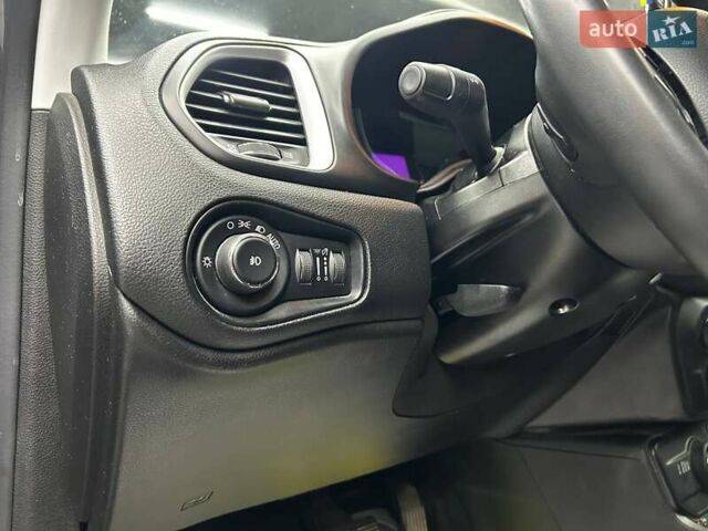 Джип Ренегат 2018 у Чернівцях на Automoto.ua Сірий Джип Ренегат, об'ємом двигуна 2.36 л та пробігом 145 тис. км за 12300 $, фото 7 на Automoto.ua