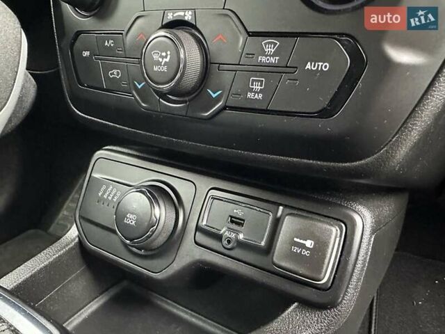 Серый Джип Ренегат, объемом двигателя 2.36 л и пробегом 105 тыс. км за 15999 $, фото 55 на Automoto.ua