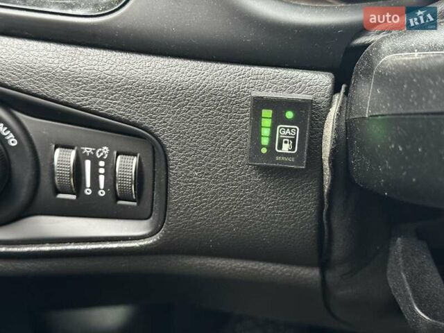 Сірий Джип Ренегат, об'ємом двигуна 2.4 л та пробігом 57 тис. км за 16200 $, фото 17 на Automoto.ua