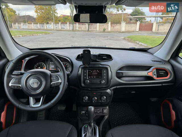 Джип Ренегат 2018 в Киеве на Automoto.ua Серый Джип Ренегат, объемом двигателя 2.36 л и пробегом 117 тыс. км за 14800 $, фото 10 на Automoto.ua