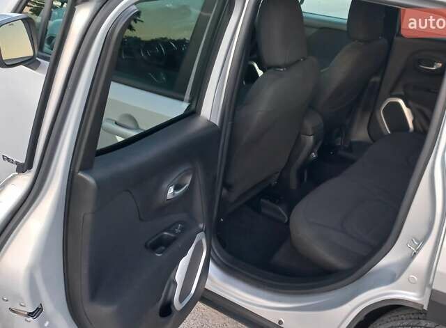 Сірий Джип Ренегат, об'ємом двигуна 2.4 л та пробігом 72 тис. км за 13500 $, фото 10 на Automoto.ua