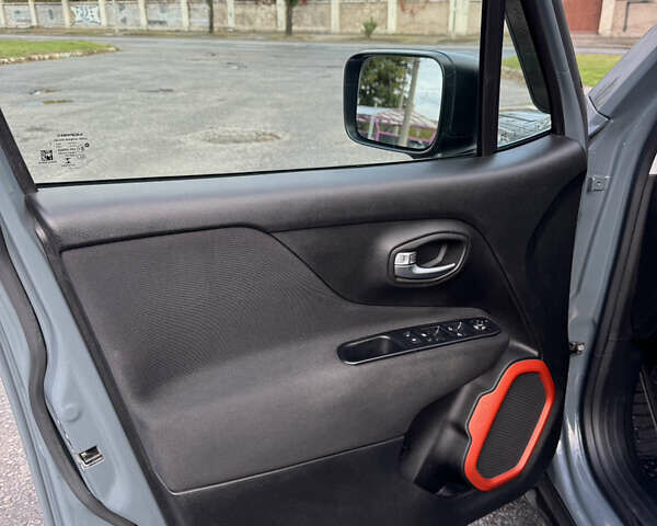 Джип Ренегат 2018 в Киеве на Automoto.ua Серый Джип Ренегат, объемом двигателя 2.36 л и пробегом 117 тыс. км за 14800 $, фото 16 на Automoto.ua