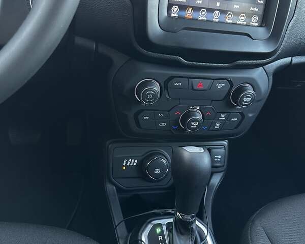 Серый Джип Ренегат, объемом двигателя 2.36 л и пробегом 72 тыс. км за 13500 $, фото 17 на Automoto.ua