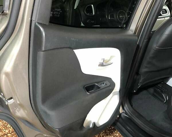 Серый Джип Ренегат, объемом двигателя 2.36 л и пробегом 133 тыс. км за 12700 $, фото 7 на Automoto.ua