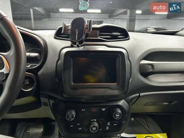 Джип Ренегат 2018 у Чернівцях на Automoto.ua Сірий Джип Ренегат, об'ємом двигуна 2.36 л та пробігом 145 тис. км за 12300 $, фото 20 на Automoto.ua