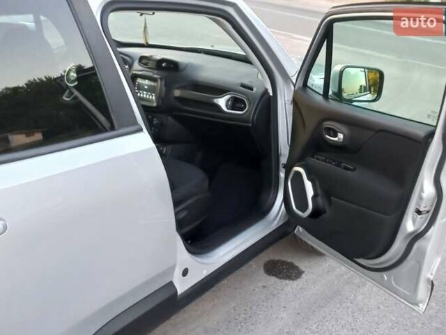 Сірий Джип Ренегат, об'ємом двигуна 2.4 л та пробігом 72 тис. км за 13500 $, фото 13 на Automoto.ua