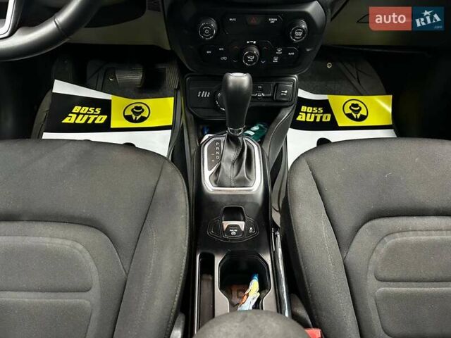 Джип Ренегат 2018 у Чернівцях на Automoto.ua Сірий Джип Ренегат, об'ємом двигуна 2.36 л та пробігом 145 тис. км за 12300 $, фото 19 на Automoto.ua