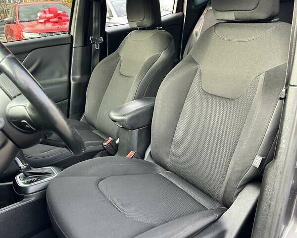 Серый Джип Ренегат, объемом двигателя 2.36 л и пробегом 81 тыс. км за 13700 $, фото 14 на Automoto.ua