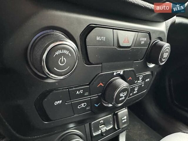 Серый Джип Ренегат, объемом двигателя 2.36 л и пробегом 105 тыс. км за 15999 $, фото 26 на Automoto.ua