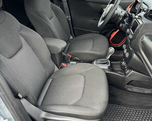 Джип Ренегат 2018 в Киеве на Automoto.ua Серый Джип Ренегат, объемом двигателя 2.36 л и пробегом 117 тыс. км за 14800 $, фото 24 на Automoto.ua