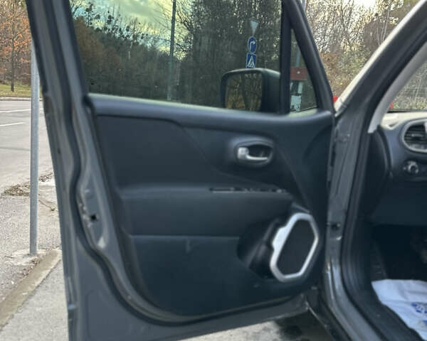 Серый Джип Ренегат, объемом двигателя 2.4 л и пробегом 100 тыс. км за 12900 $, фото 8 на Automoto.ua