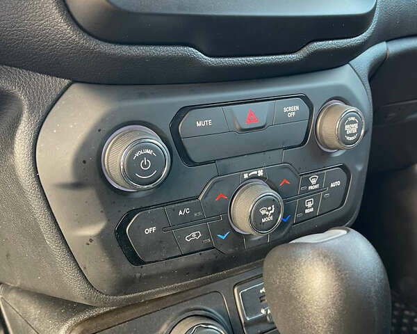 Серый Джип Ренегат, объемом двигателя 2.4 л и пробегом 50 тыс. км за 14900 $, фото 18 на Automoto.ua