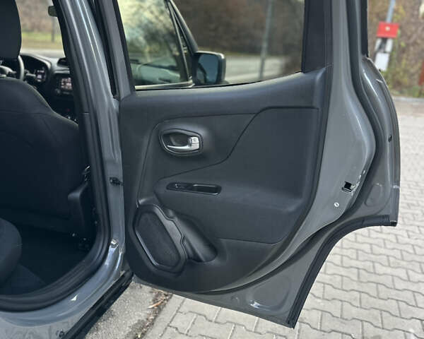 Серый Джип Ренегат, объемом двигателя 2.4 л и пробегом 100 тыс. км за 12900 $, фото 16 на Automoto.ua