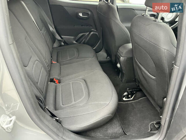 Сірий Джип Ренегат, об'ємом двигуна 2.4 л та пробігом 58 тис. км за 16500 $, фото 52 на Automoto.ua