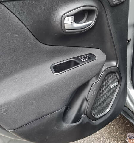 Серый Джип Ренегат, объемом двигателя 2.4 л и пробегом 84 тыс. км за 15600 $, фото 15 на Automoto.ua