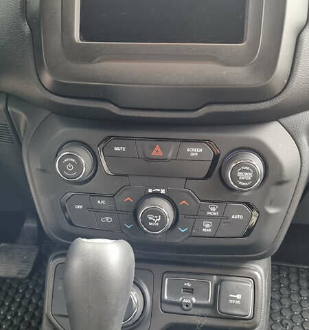 Серый Джип Ренегат, объемом двигателя 2.4 л и пробегом 84 тыс. км за 15600 $, фото 20 на Automoto.ua